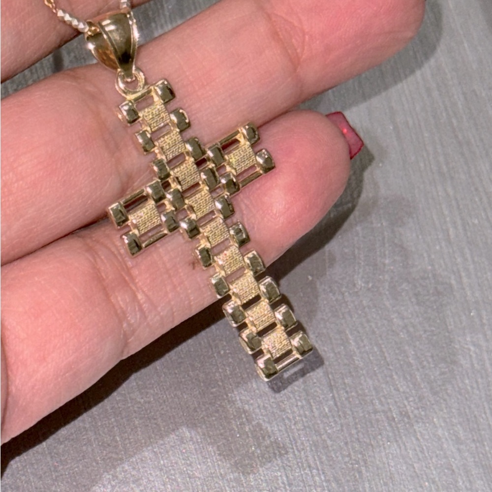 10k Solid Gold Cross Pendant, Diamond Cut Cross for Men FREE Appraisal +Gift Box - Picture 1 of 7
